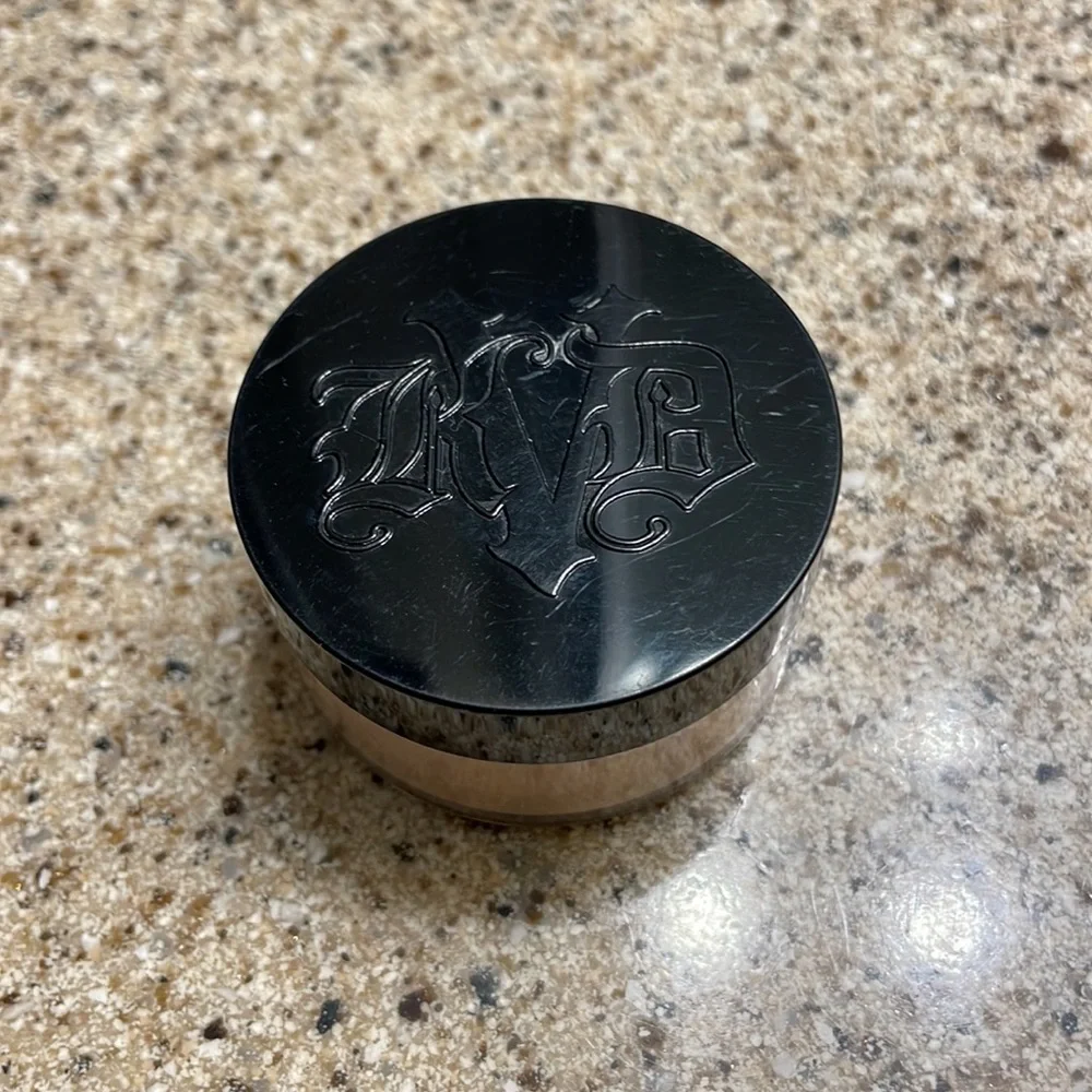 Kat Von D lock-it brightening powder color peach